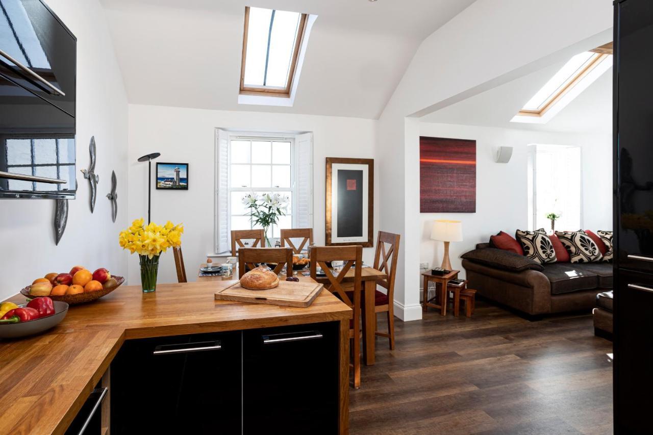 Finest Retreats - Lighthouse Cottage Rampside Exterior photo